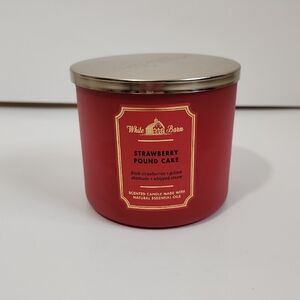 White Barn Bath & Body Works Straeberry Pound Cake Candle 3‎ Wick NEW